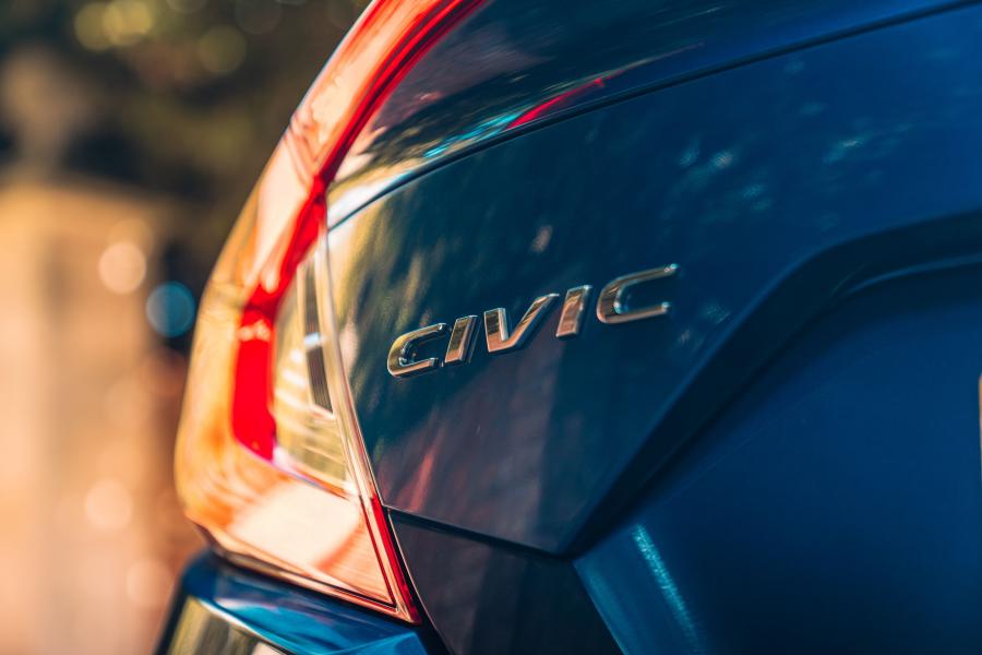Логотип Honda Civic Sedan (FC) 2018 года  (UK) (фото 11 из 94)